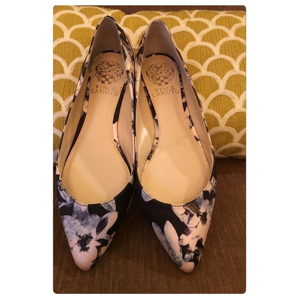 New - Vince Camuto studs flats